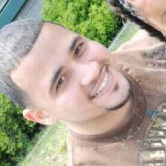 Meet your Posher, Carlos - Picture 1 of 1